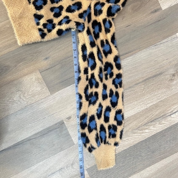 ❄️ Aritzia Sunday Best Kitten Sweater - Picture 7 of 7